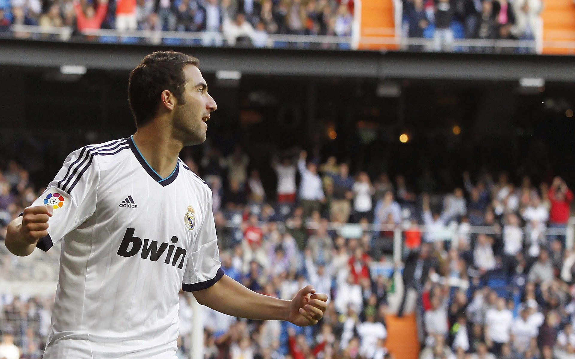 -科技助力：AI分析和传感器推动球员训练革新，足球机器人传感器